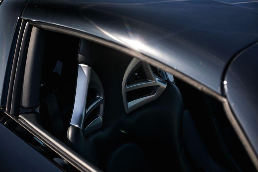 Детали экстерьера Porsche Carrera GT Bassalt Black 2005 года  (фото 6 из 32)